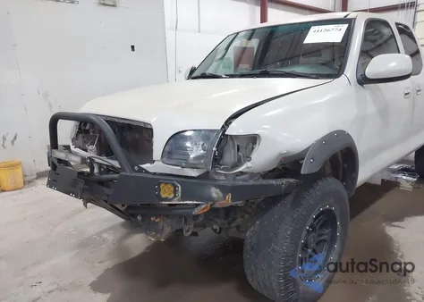 2000 Toyota Tundra Sr5 V8 z USA, uszkodzony, nr VIN 5TBBT4419YS026995